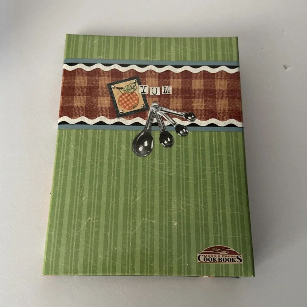 Valley View Womens Club Sample Cookbook Recipes Book A Taste of Tradition‎ 2006